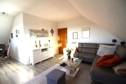 Wohnzimmer DG - 1 Zimmer Mehrfamilienhaus, Wohnhaus in Hollern-Twielenfleth