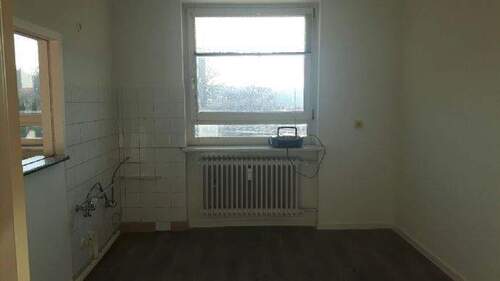 Küche mit Durchreiche - 