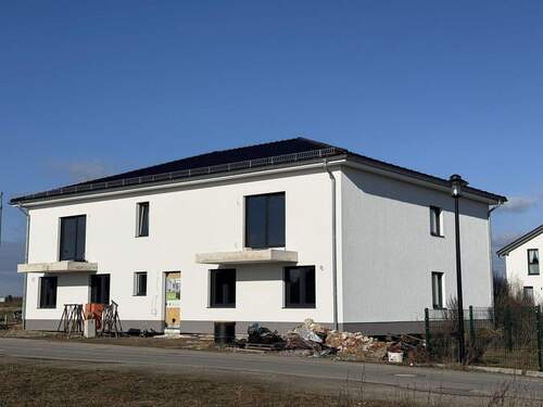 Außenansicht Vorderseite - 3 Zimmer Etagenwohnung in Velpke