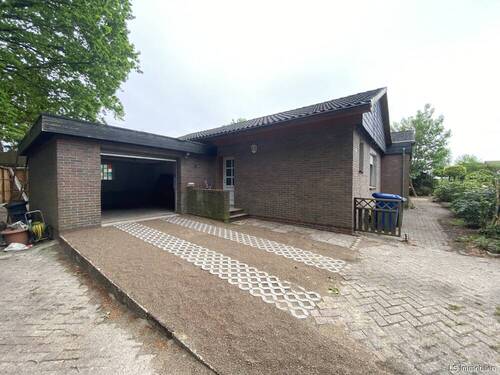 Eingang links - 3 Zimmer Bungalow zum Kaufen in Edewecht / Husbäke