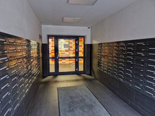  Hauseingang - 2 Zimmer Etagenwohnung zum Kaufen in Berlin