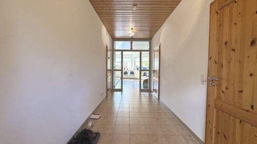 Flur - Bungalow mit 104,00 m&sup2; in Neschwitz zum Kaufen