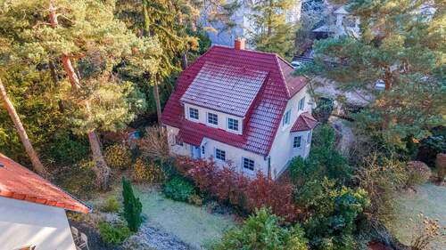 Hausansicht - Familienglück in Kladow - freistehend mit Sonnen-Terrasse + 30m² ausgebautem Souterrain- in Seenähe!