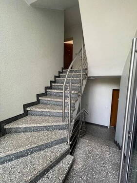 Treppenhaus - 2 Zimmer Etagenwohnung in Hannover