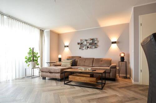 Wohn- / Esszimmer - 