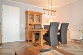 Wohn- / Esszimmer - 