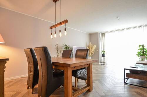 Wohn- / Esszimmer - 