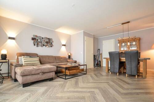 Wohn- / Esszimmer - 
