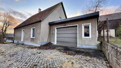 Wohngebäude mit Garage - 4 Zimmer Einfamilienhaus zum Kaufen in Bischofswerda