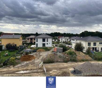 Balkonblick - 2 Zimmer Etagenwohnung zur Miete in Arnsdorf