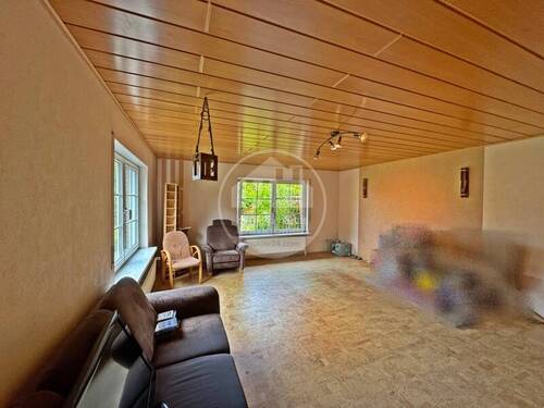 Wohnzimmer - 5 Zimmer Einfamilienhaus zum Kaufen in Ihlow
