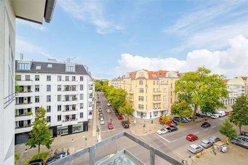 Balkonblick (4. OG) - 4 Zimmer Etagenwohnung in Berlin