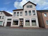 Haus_Front (4) - 8 Zimmer Mehrfamilienhaus, Wohnhaus zum Kaufen in Varel