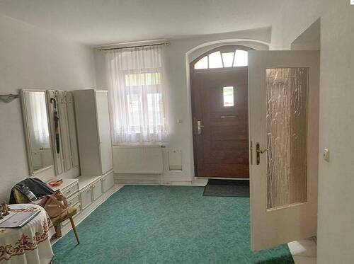 Flur - 4 Zimmer Mehrfamilienhaus, Wohnhaus zum Kaufen in Oschatz