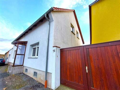 Straßenansicht - 4 Zimmer Mehrfamilienhaus, Wohnhaus zum Kaufen in Mansfeld