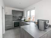 Moderne Einbauküche - 2 Zimmer Etagenwohnung zur Miete in Rheinfelden