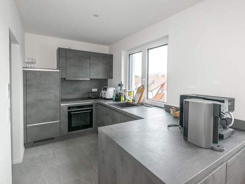 Moderne Einbauküche - 2 Zimmer Etagenwohnung zur Miete in Rheinfelden