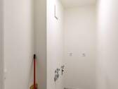 Abstellraum mit Waschmaschinenanschluss - 