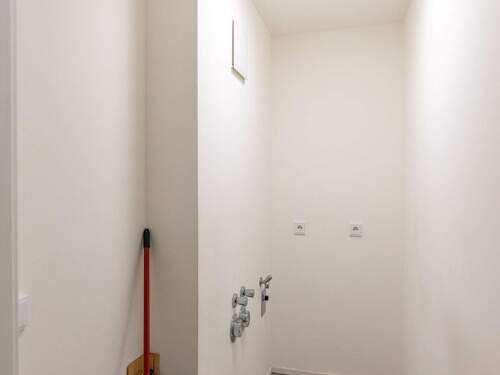 Abstellraum mit Waschmaschinenanschluss - 