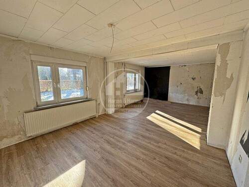 Wohn- und Esszimmer - 4 Zimmer Einfamilienhaus zum Kaufen in Aurich / Walle