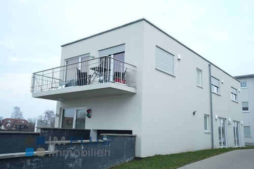 Ansicht West - Eine vermietete Wohnung - gleich mit Garten und Terrasse! Wunderbar helle und neue 2 Zi- Whg.