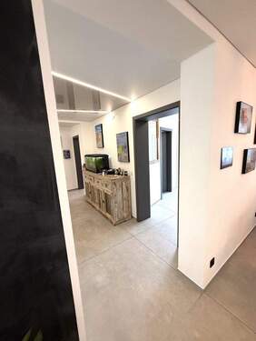 UG, Diele - 1 Zimmer Mehrfamilienhaus, Wohnhaus in Dienheim