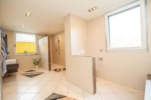 Traumbad mit bodengleicher Dusche - 