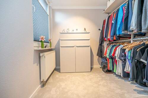 Wunderbar: Die Ankleide ergänzt das Schlafzimmer - 