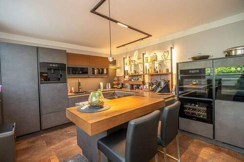 Innovative Küchentechnik gut in Szene gesetzt - 