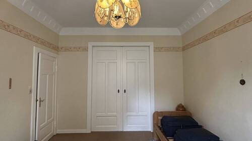 Schöne Doppeltür im Erdgeschos - 