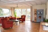 Wohnzimmer mit Specksteinofen - 