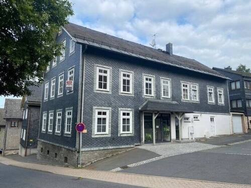 Außenansicht - 3- Raumwohnung in Meuselbach, frei ab 01.10.2025