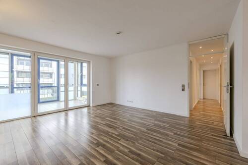 Wohn-/Esszimmer - Reserviert: Familientraum: 5 Zimmer in Pattonville!