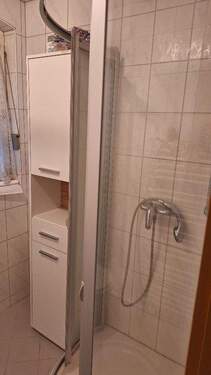 Nochm. Bad im EG mit Dusche u. Fenster.jpg - 