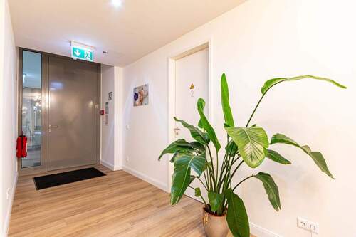 Zugang - Büro mit 195,00 m&sup2; in Berlin zur Miete