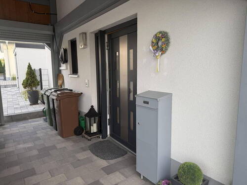 Eingang mit Briefkasten - 4 Zimmer Einfamilienhaus zum Kaufen in Frensdorf