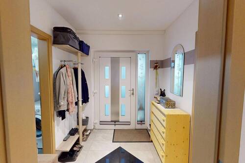 Vorraum mit Garderobe - 4 Zimmer Einfamilienhaus in Frensdorf