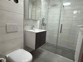 Waschtisch, Dusche, WC - 