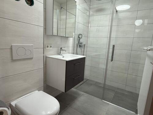 Waschtisch, Dusche, WC - 