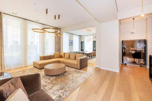 Wohnbereich - 5 Zimmer Etagenwohnung in Berlin