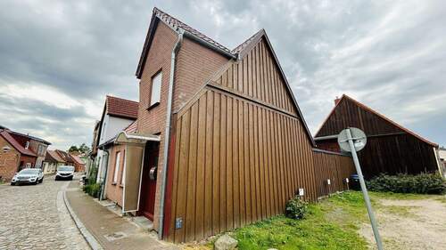 seitliche Ansicht - 4 Zimmer Reihenendhaus zum Kaufen in Gnoien