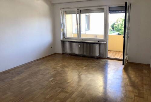 Wohnzimmer - 2 Zimmer Etagenwohnung zur Miete in Rosenheim