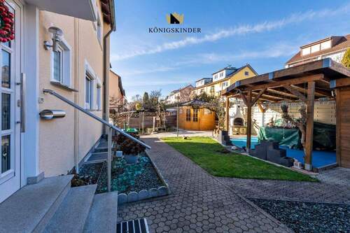 Eingang/Garten/Freisitz/Terrasse - 