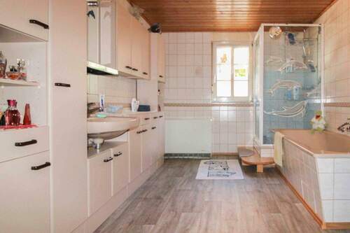 Badezimmer OG Bild 1 - 