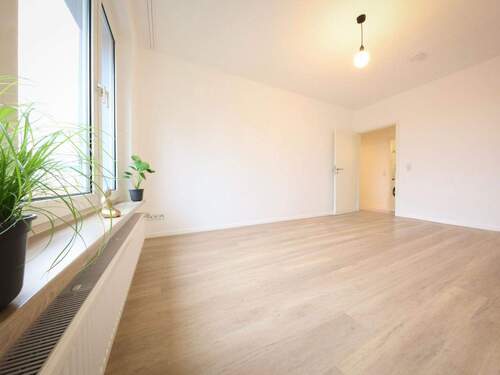 moderne Heizkörper - 3 Zimmer Etagenwohnung zum Kaufen in Rötha