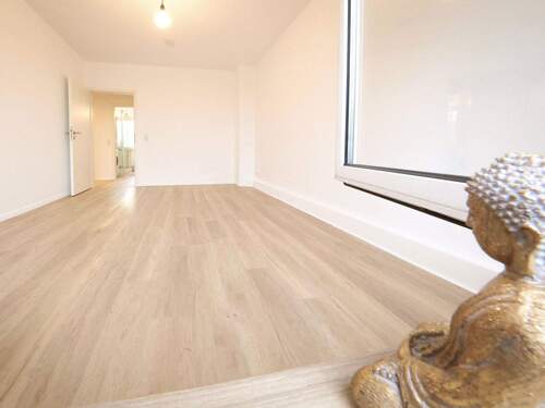 Design-Bodenbelag - 3 Zimmer Etagenwohnung in Rötha