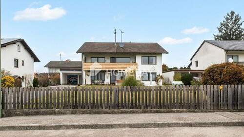 Außenansicht 3 - Großzügiges Wohnerlebnis auf ca. 113 m² mit Weitblick ins Grüne