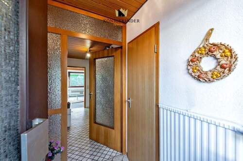 EG Eingang - 5 Zimmer Reihenendhaus in Wendlingen am Neckar