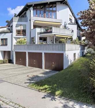 Außenansicht - 4 - Zimmer Wohnung 120 qm - eigener Garten - große Terrasse