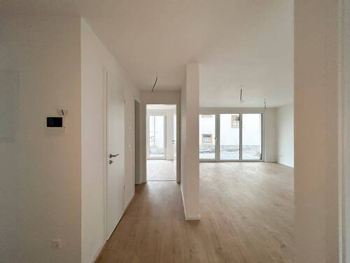 Diele - Erstbezug, moderne 3-Zimmer-Erdgeschosswohnung zu vermieten!